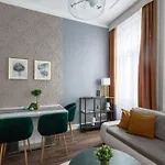 Chic, Captivating Space Near Opera House