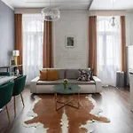 Chic, Captivating Space Near Opera House Apartament *