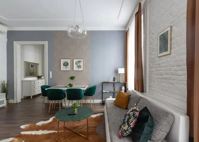 Chic, Captivating Space Near Opera House Daire Budapeşte