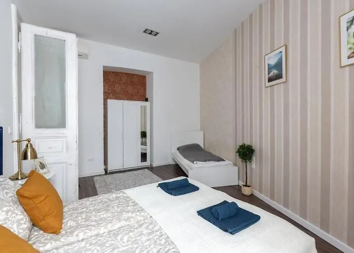 Chic, Captivating Space Near Opera House Daire Budapeşte