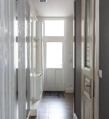 Chic, Captivating Space Near Opera House Daire