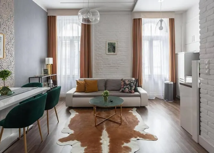 Chic, Captivating Space Near Opera House Daire *