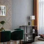 Chic, Captivating Space Near Opera House Apartment *
