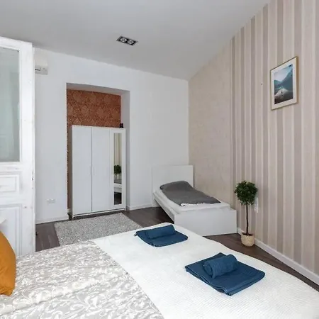 Chic, Captivating Space Near Opera House Apartamento Budapeste