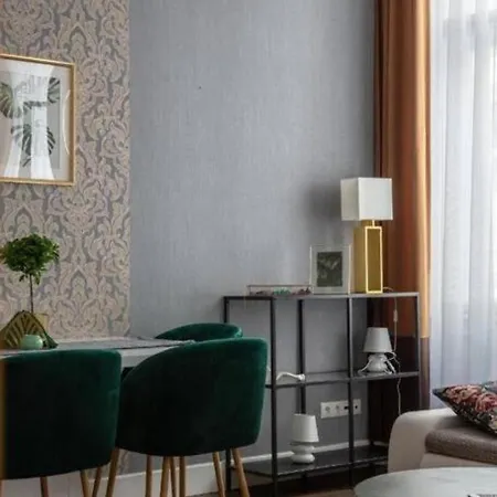 Chic, Captivating Space Near Opera House Apartman