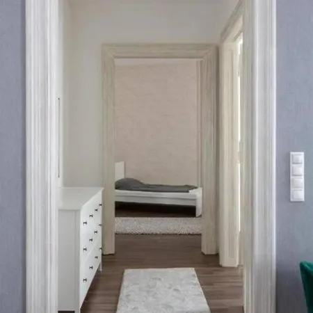 Chic, Captivating Space Near Opera House Apartman *