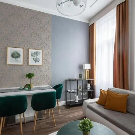 Chic, Captivating Space Near Opera House *