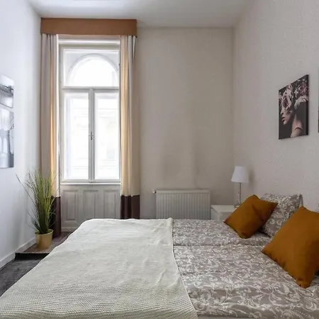 아파트 Chic, Captivating Space Near Opera House 부다페스트