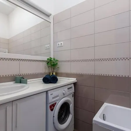 Chic, Captivating Space Near Opera House