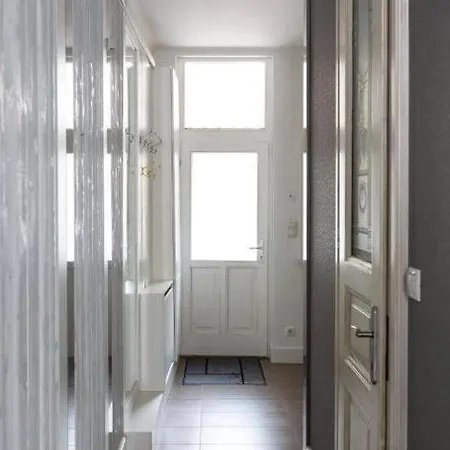 Chic, Captivating Space Near Opera House Apartamento