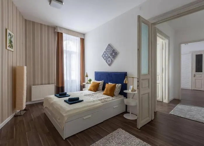 Chic, Captivating Space Near Opera House Appartement